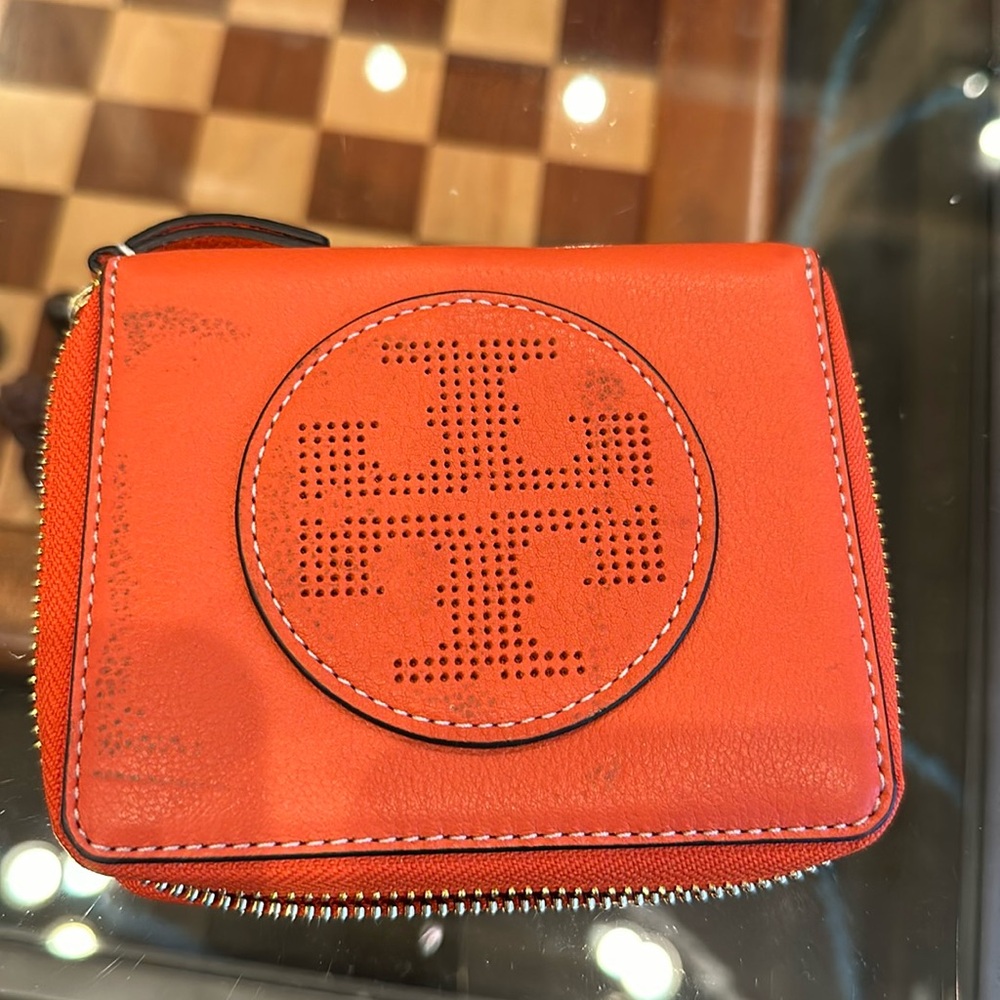TORY BURCH SPICED ORANGE PERFORATED LOGO NED ZIP WALLET 5 X 4.5” GUC